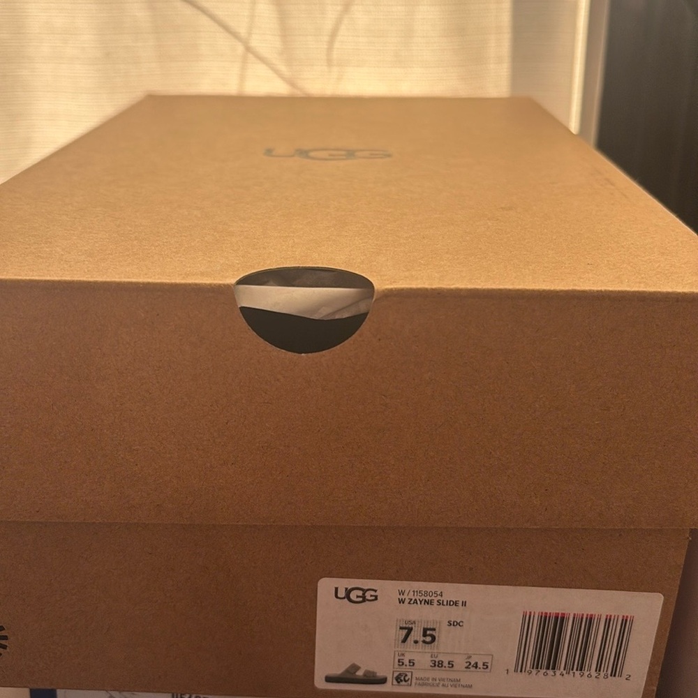 Women UGG sandals , size 7.5